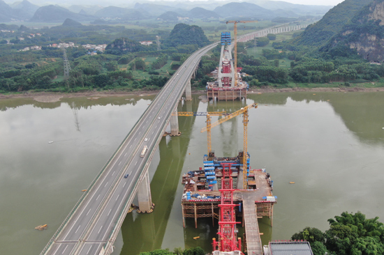 盤龍柳江特大橋。